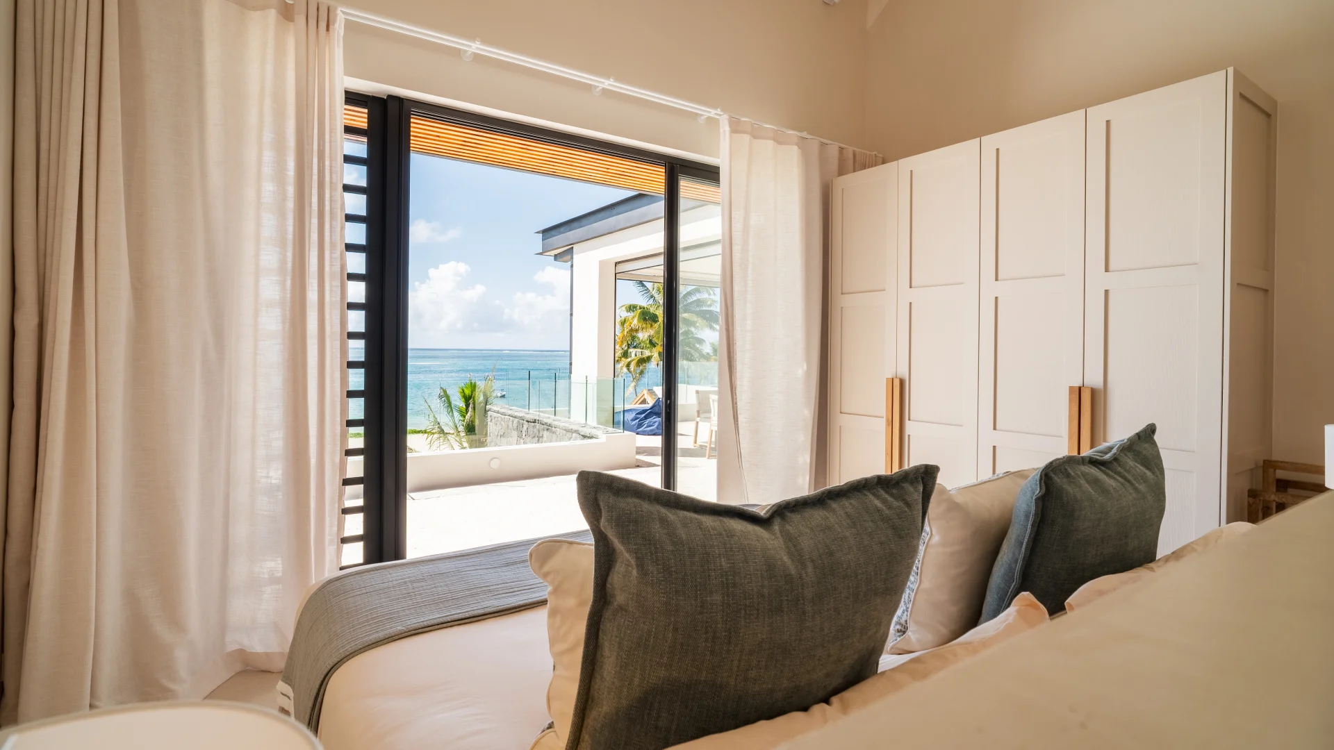 NEXTEP - BEDROOM - Built In Cupboards showcase